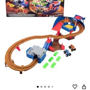 Monster Jam World Finals Supercharge Speedway Track + 2 Trucks Complete